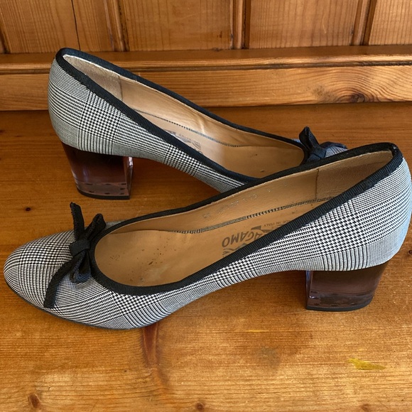 Ferragamo black & white plaid with plexiglass heel & bow detail - Picture 3 of 11